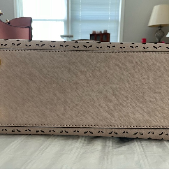 COPY - Micheal Kors purse - Picture 2 of 4